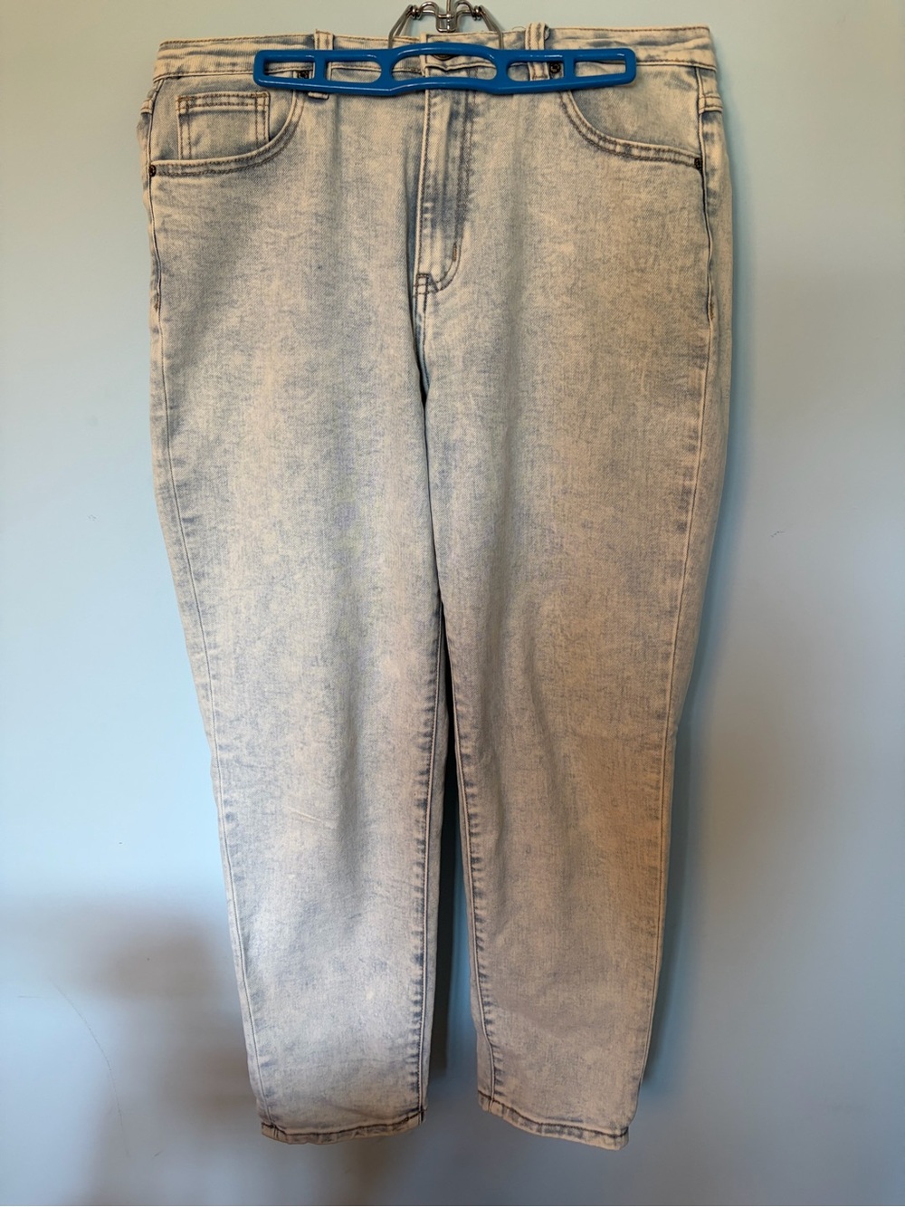 Q2 Women's High-Rise Light Stone Wash Jeans